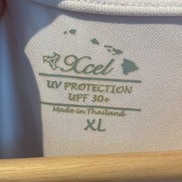 Xcel UV protection hoody with zip pocket in the back - Picture 3 of 5